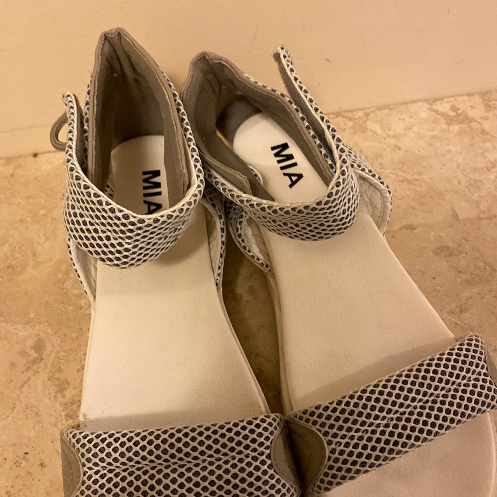 Ready for something new! Cute Mia Sandals